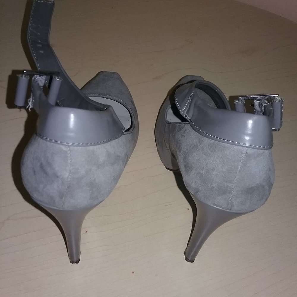 Penny Loves Kenny Women's Ankle Strap Gray Shoes